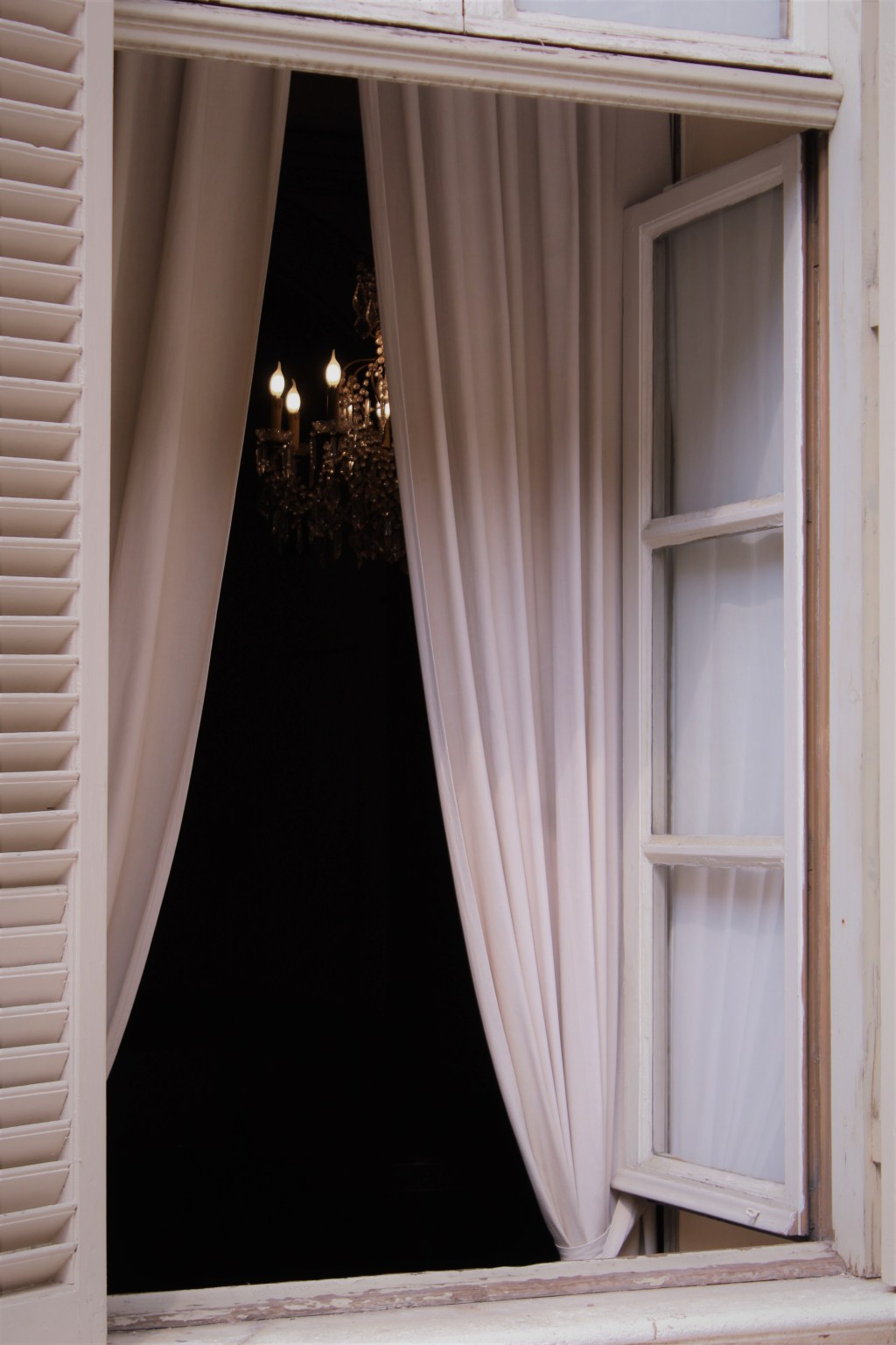 HEATHCLIFF APRI QUELLA FINESTRA CHE FA&nbsp;FREDDO